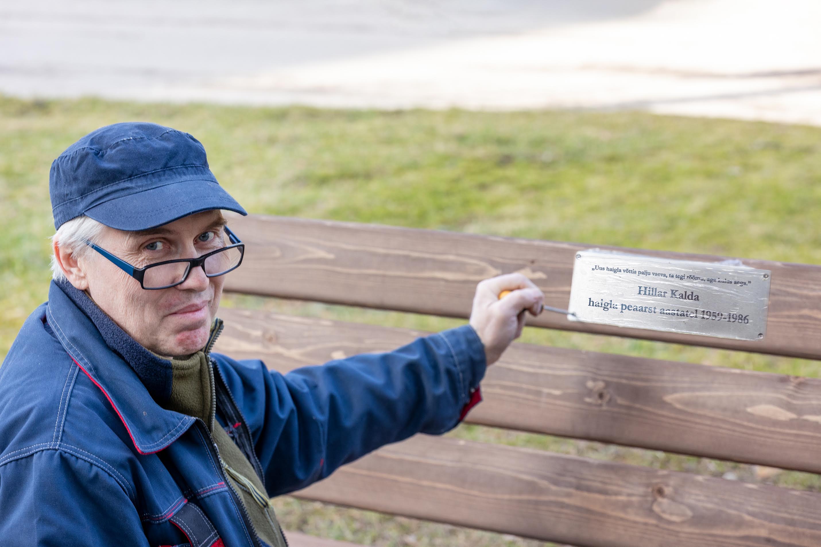 Lõuna-Eesti haigla tehnik Gunnar Karu esmaspäeva lõuna paiku tänupingi sildistamise peaproovi tegemas. Foto: Aigar Nagel